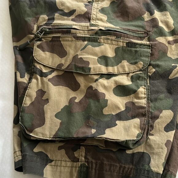 Camo Cargo Shorts Mens 33 Zip Pockets - Picture 3 of 6